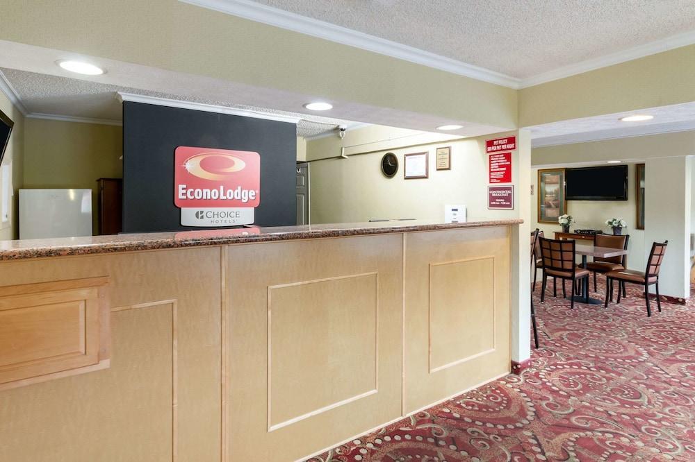 Econo Lodge Huntington - Barboursville University Area Exterior photo