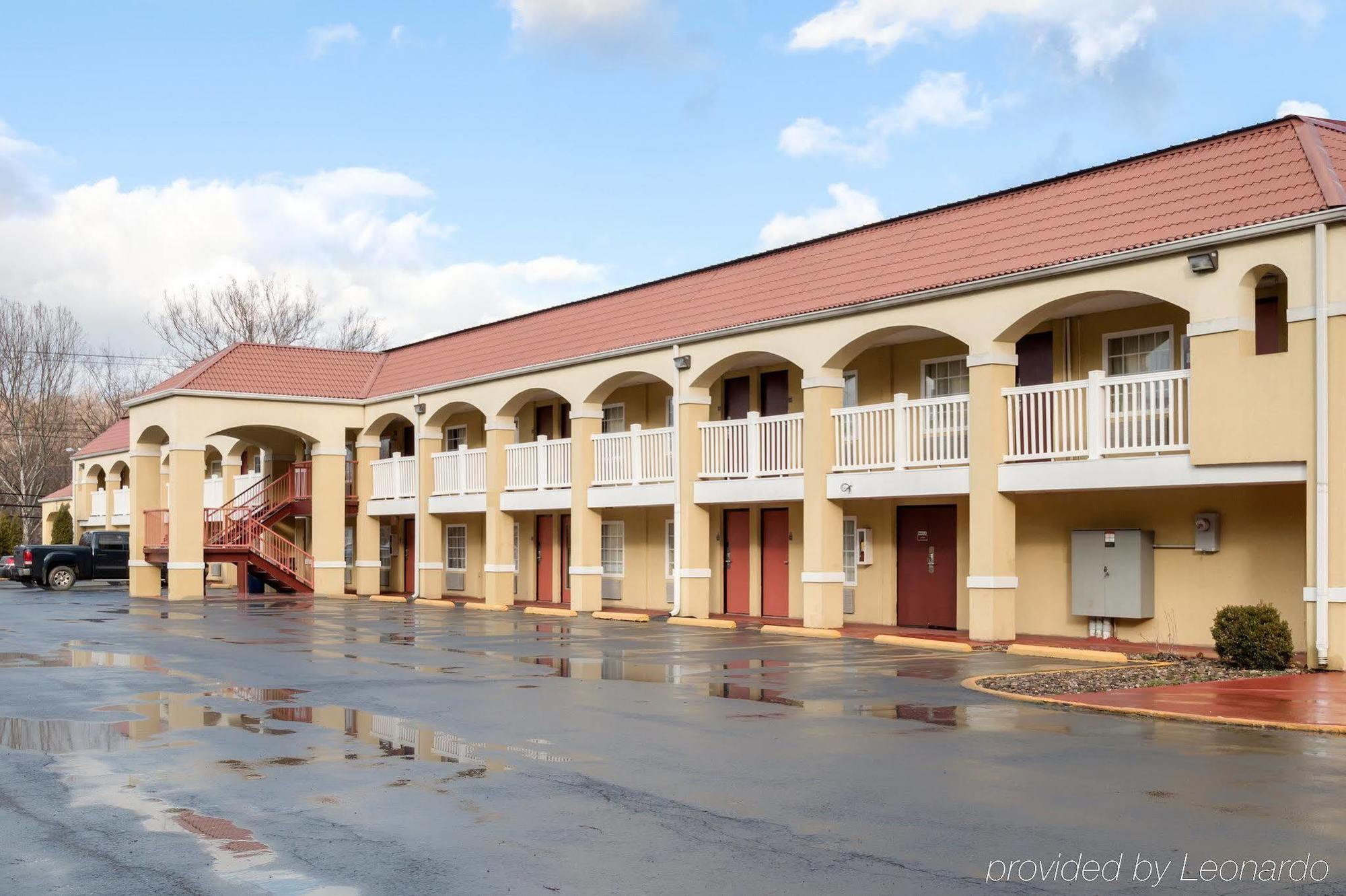 Econo Lodge Huntington - Barboursville University Area Exterior photo