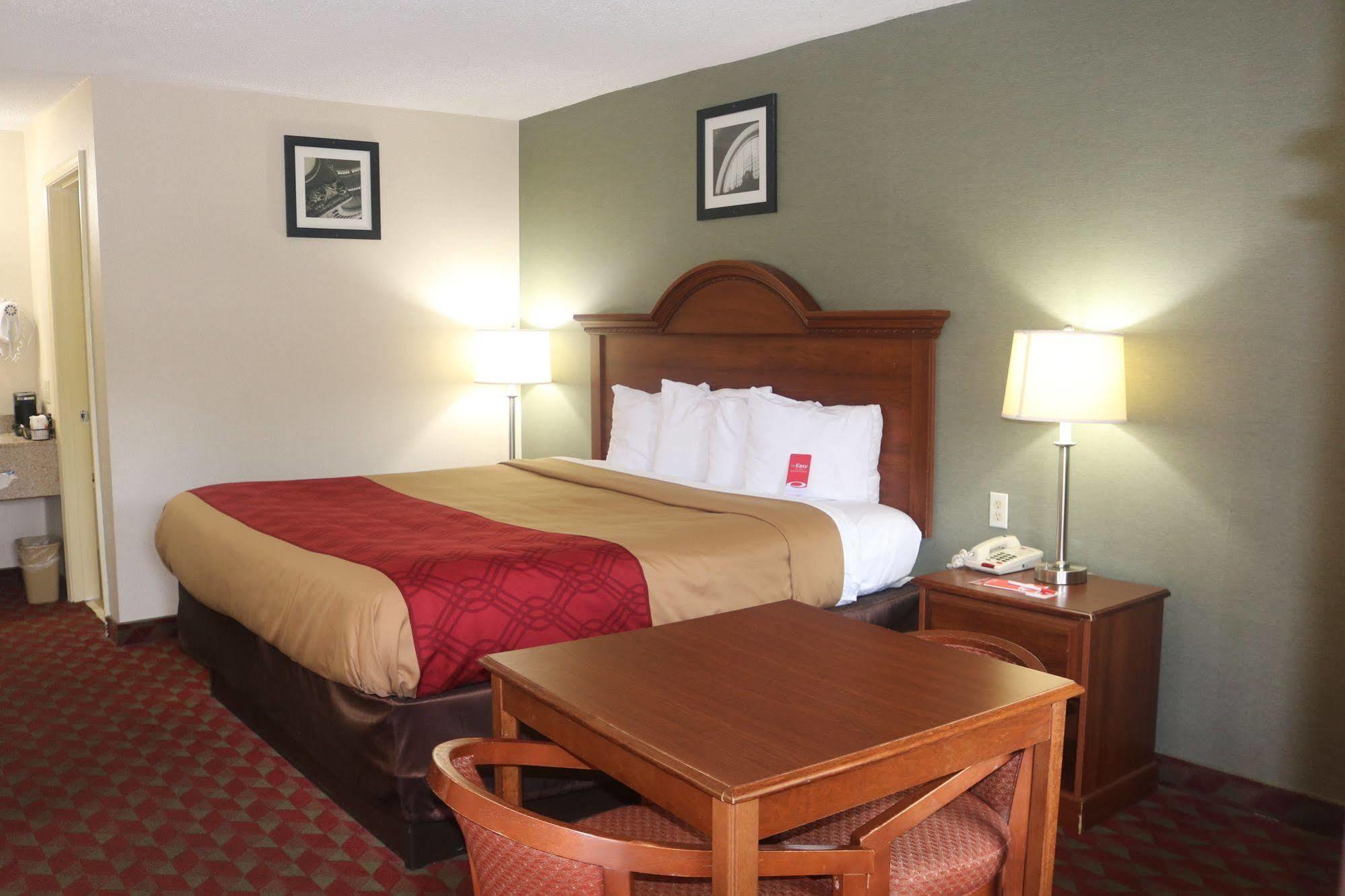 Econo Lodge Huntington - Barboursville University Area Exterior photo